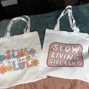2 Tote bags